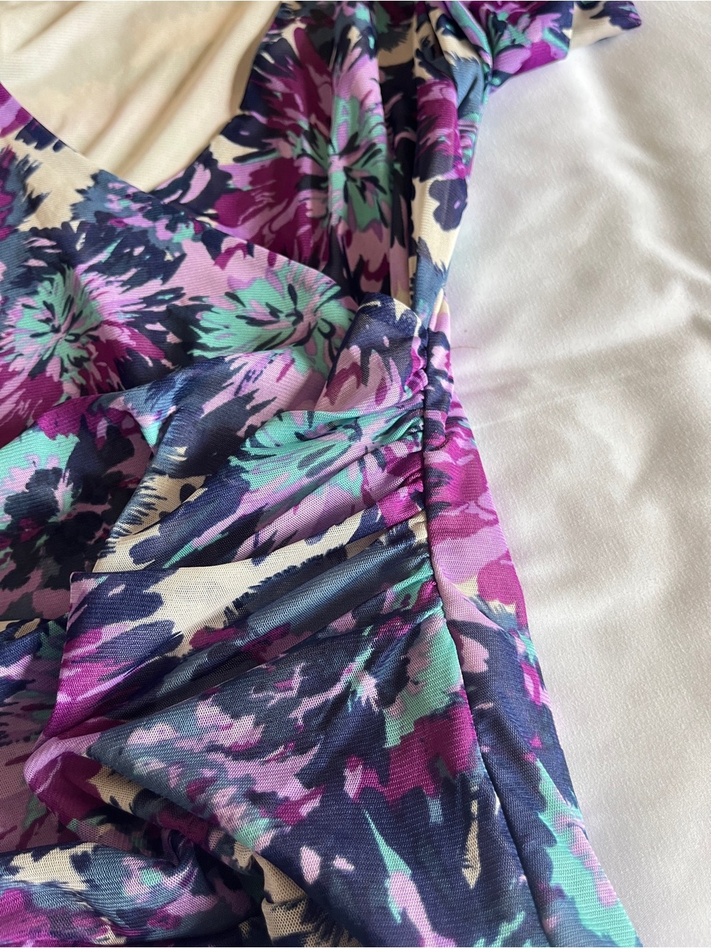 ELLE Size M Teal and Purple Floral Faux-Wrap V-Neck Ruched Top - Picture 14 of 16